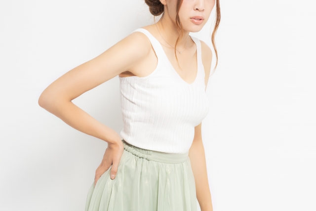 姿勢は“力でキープ”ではなく、“自然に戻る”感覚が反り腰改善のカギ